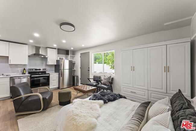 Photo - 7442 Capps Ave Unidad A
