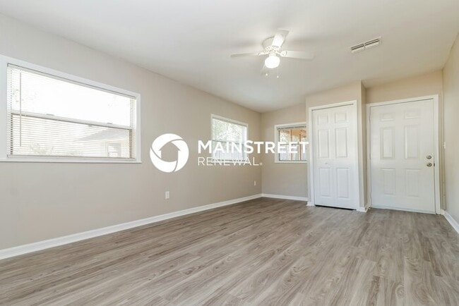 Photo - 3 Bedroom Pet-Friendly Home in Spring Hill, FL with Main Street Renewal