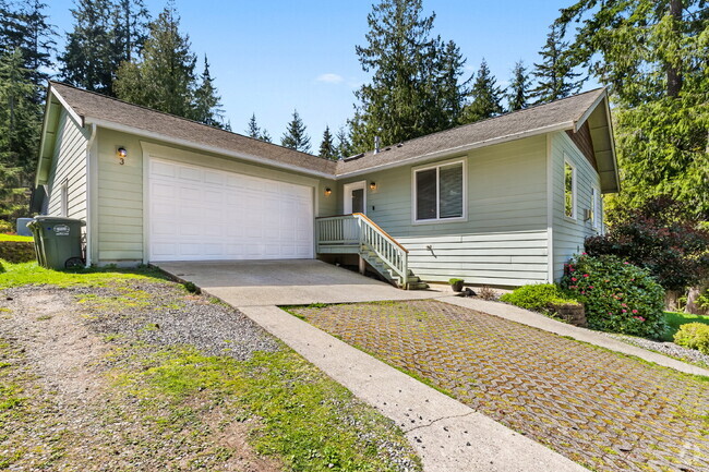 Building Photo - Charming 4-Bed Sanctuary with Modern Elega... Rental