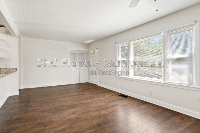Photo - 1421 Cobb Branch Dr