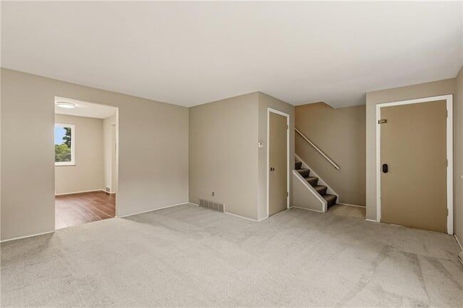 Photo - 498 Maple Rd