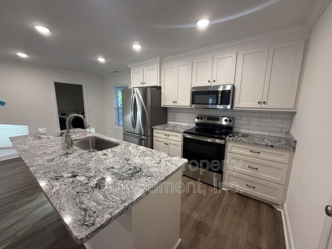 233 Lincoln Rd