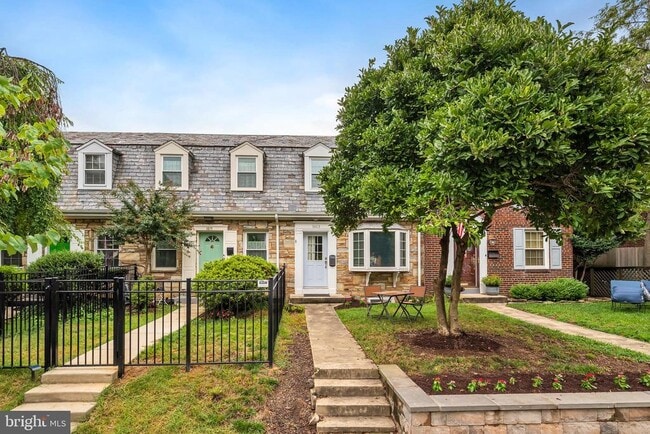 Photo - 1813 Leslie Ave Townhome