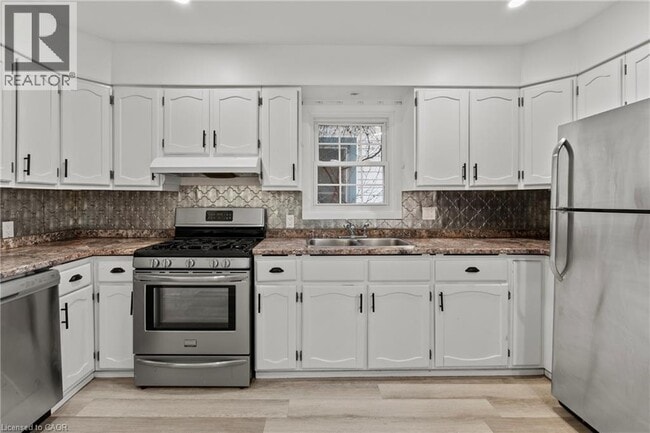 Photo - 15 McCormick St