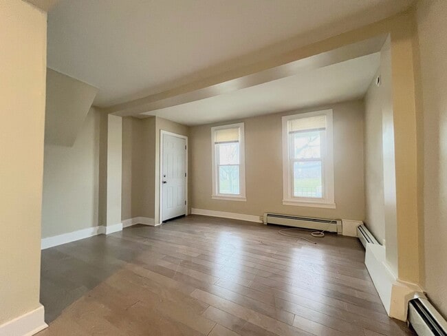 Photo - 46 Hawley St Unit 1- Lower