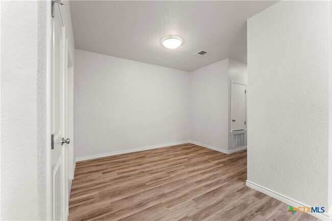 Photo - 1110 Zora Dr