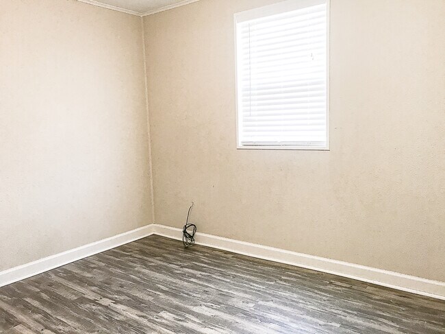 Photo - 150 S John Sims Pkwy