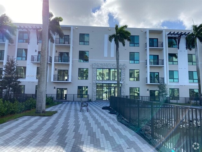 Building Photo - 4636 NW 84th Ave Unit 21 Rental