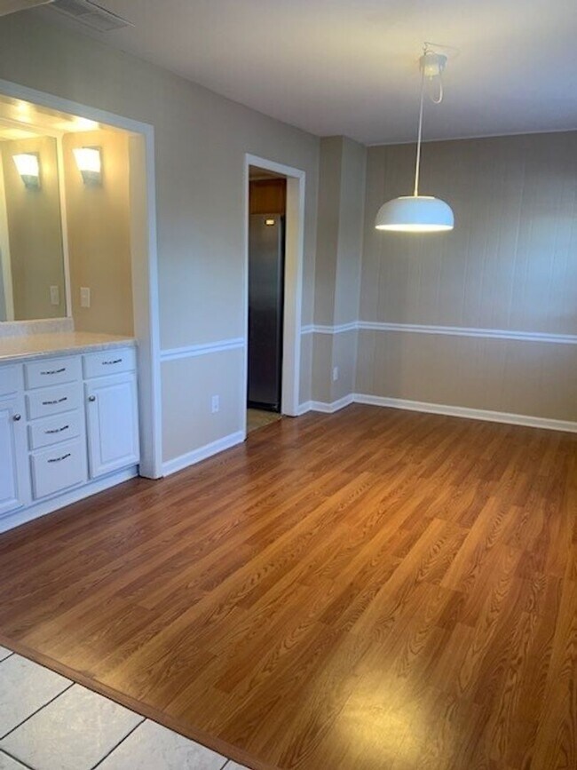 Photo - Large 3 Bedroom 2.5 Bath Townhome in Prime Location