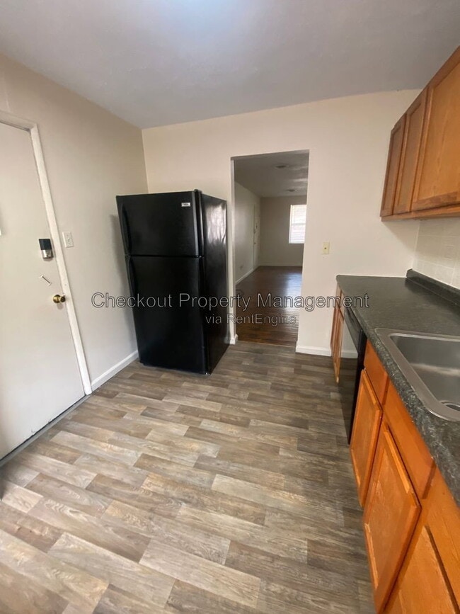 Photo - 9931 Sloane Square Unit C