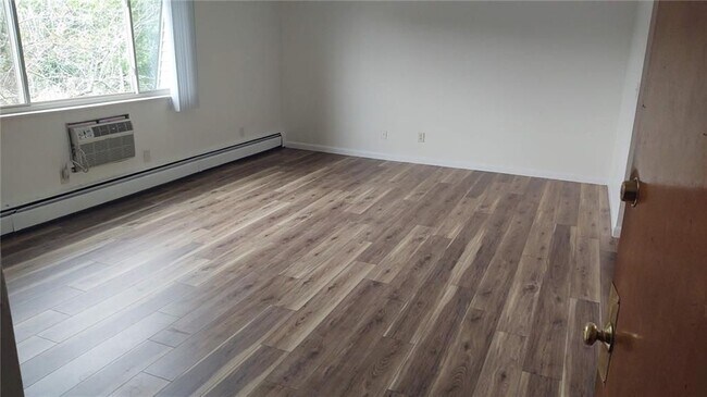2194 Warwick Ave Unit 3L