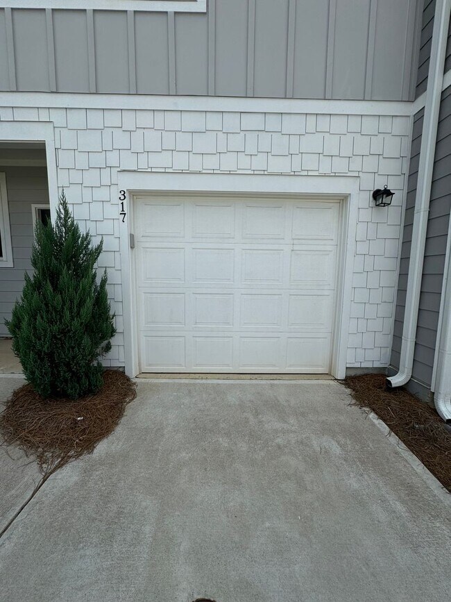 Photo - Nice 2/2.5 Townhouse in Cartersville- $1,495