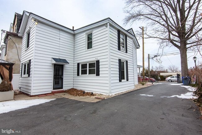 Building Photo - 7309 Sycamore Ave