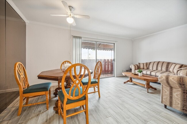 Building Photo - 2824 Briarhurst Dr Unit 30