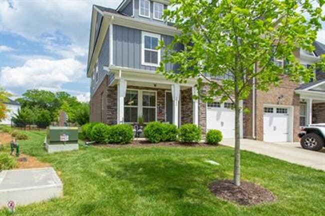 Building Photo - Beautiful Townhouse in Murfreesboro!