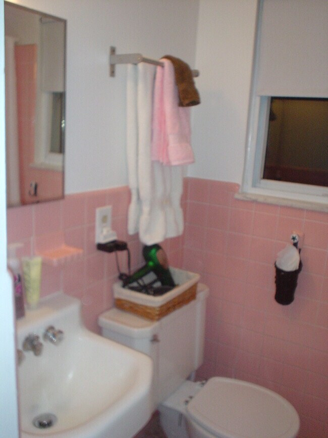 Photo - 1411 Rosewood St Unit Upstairs -1