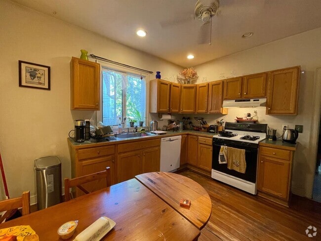 Building Photo - 799 Somerville Ave Unit 1 Rental