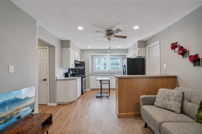 Photo - 1679 N Cass St Unit 1681 N Cass ST Apt #4