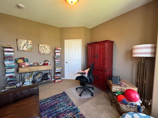 Photo - 3 Bedroom, 3 Bathroom House - Walking distance to the beach
