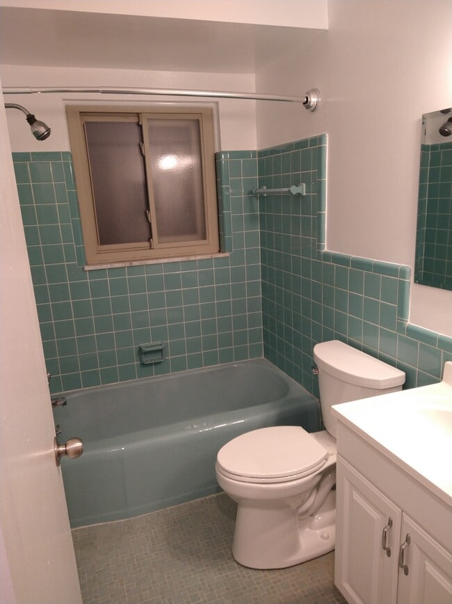 Photo - 946 N Adams Rd Unit 3