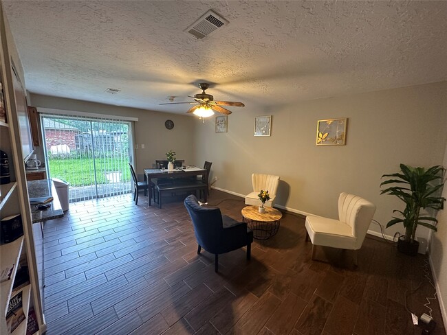 Photo - 9939 Valley Park Dr