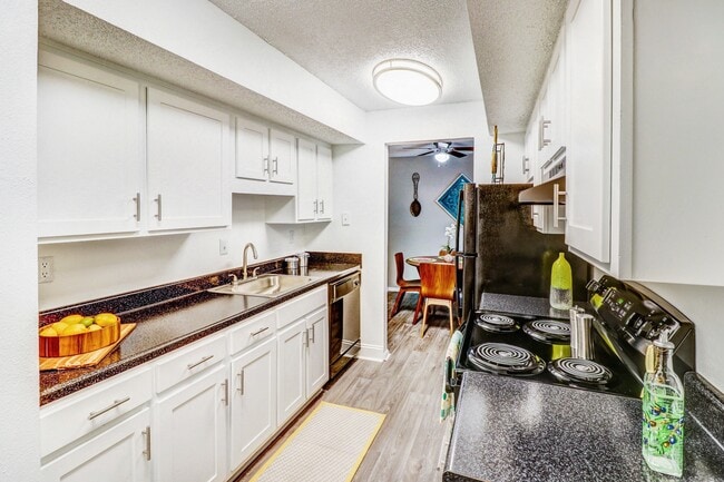 Building Photo - Hampton Chase Rental