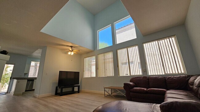 Photo - 4 BEDROOM NEAR SOUTH POINT CASINO!!!