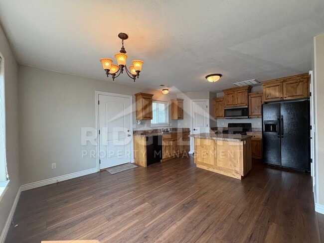 Photo - 470 Sunflower Rd