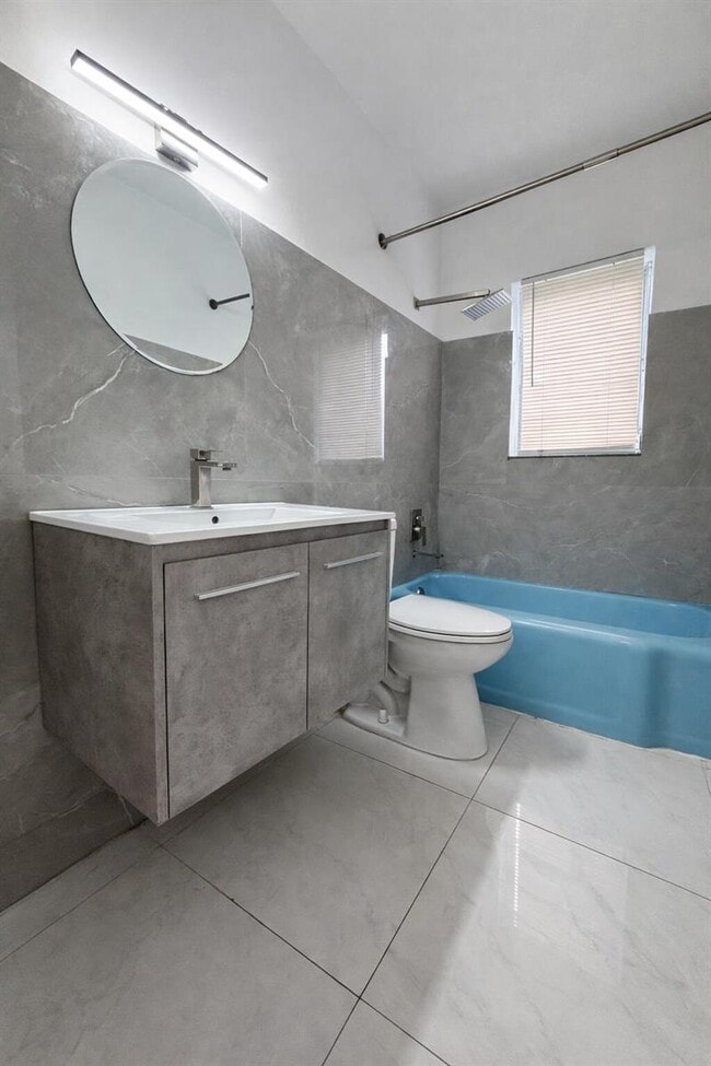 Photo - $2,450 1942 Funston Street #1-5