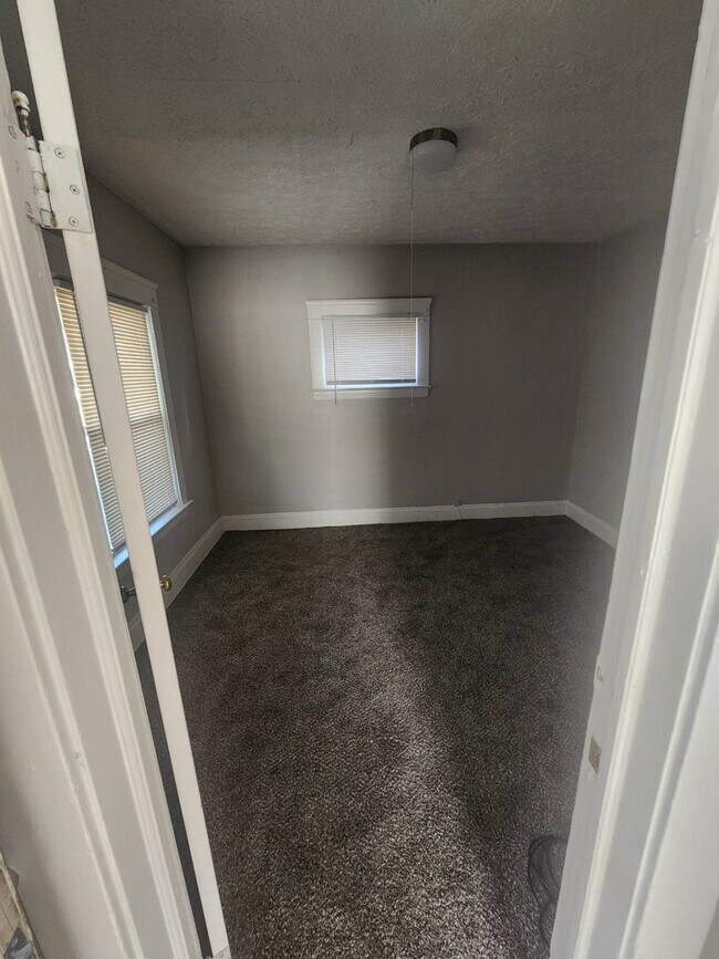 Photo - 739 E 165th St Unit Downstairs