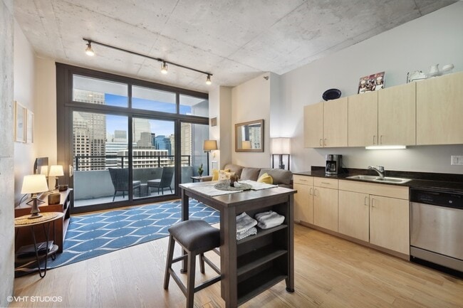 Photo - 235 W Van Buren St Unidad 3421