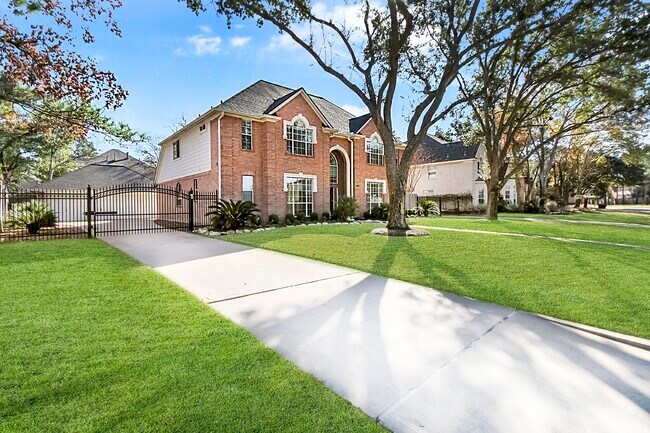 803 Chisel Point Dr