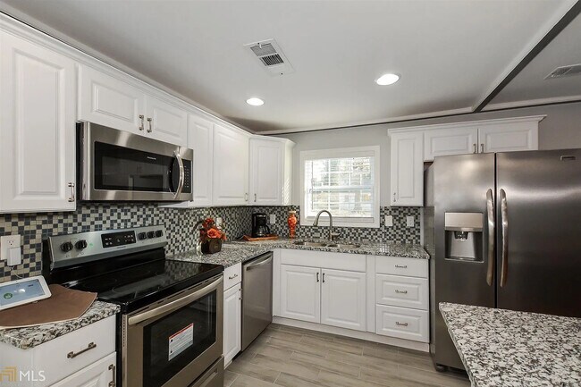 Photo - Room in House on Pelton Pl NW
