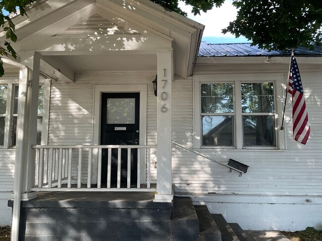 Building Photo - 1706 Washington Ave