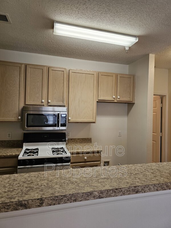 Photo - 801 Brassie Ln Unidad Apt D