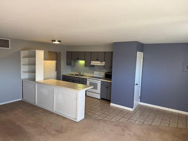 Building Photo - 10 Main St Unit 3 Apartment