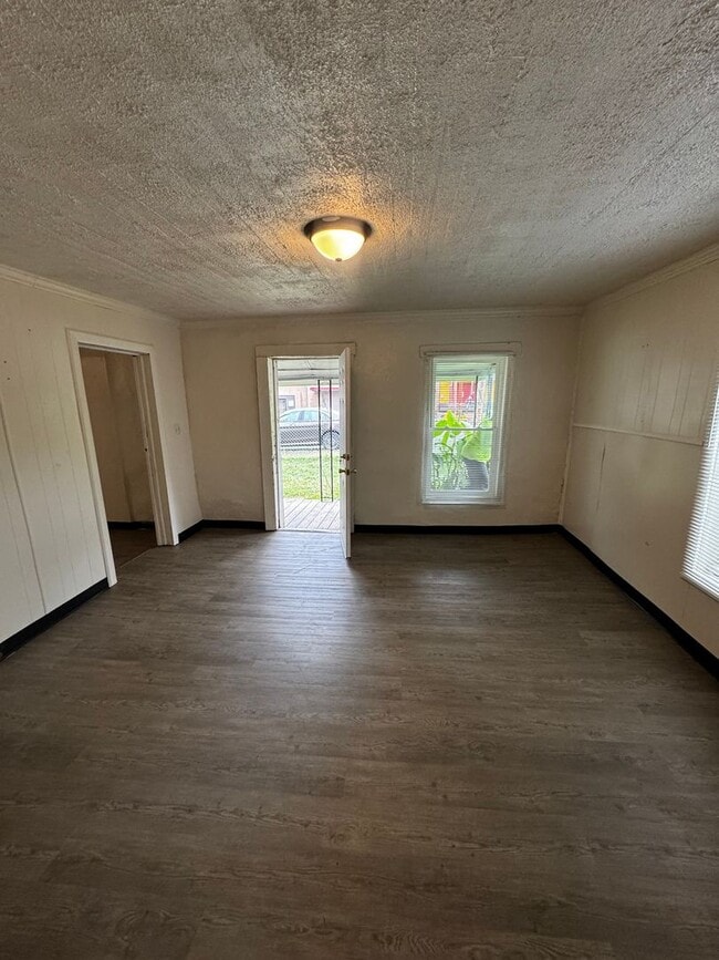 Photo - 305 Lineberger St