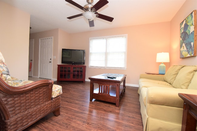 Photo - 617 Plymouth Dr