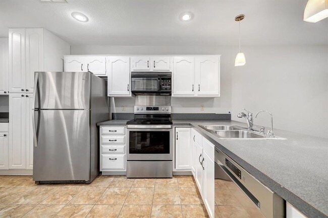 Building Photo - 7211 Lakewood Dr Unit G124