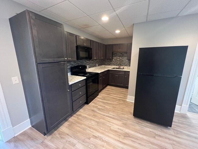 Building Photo - 68 Kenney St Unit 3