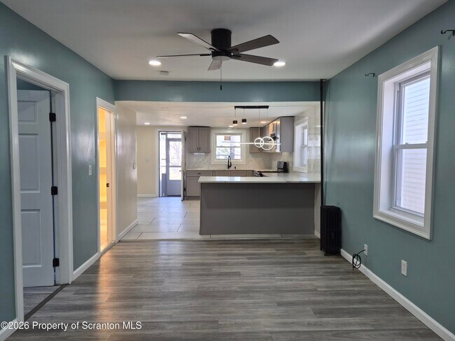 556 N Main St