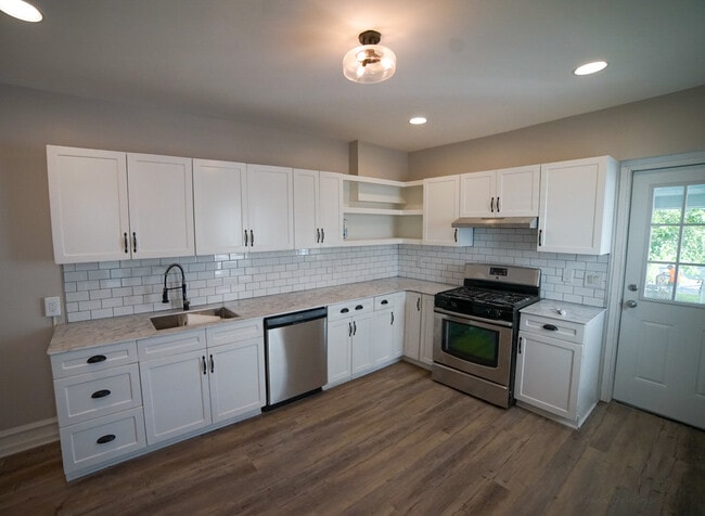 Photo - 2130 Glendale Ave Townhome