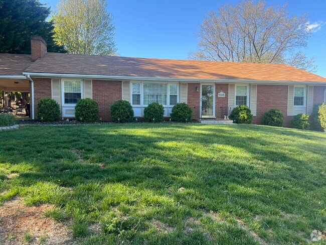 Building Photo - Lovely one level, 3-bdrm House in SW Roano...
