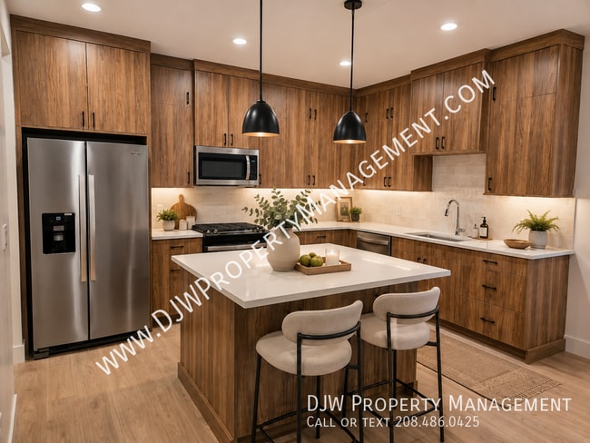 Photo - 1366 N Meadowglen Ave