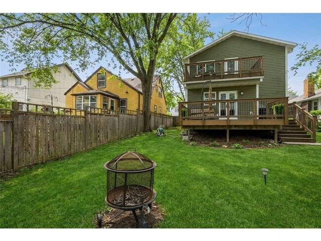 Photo - 241 Russell Ave S