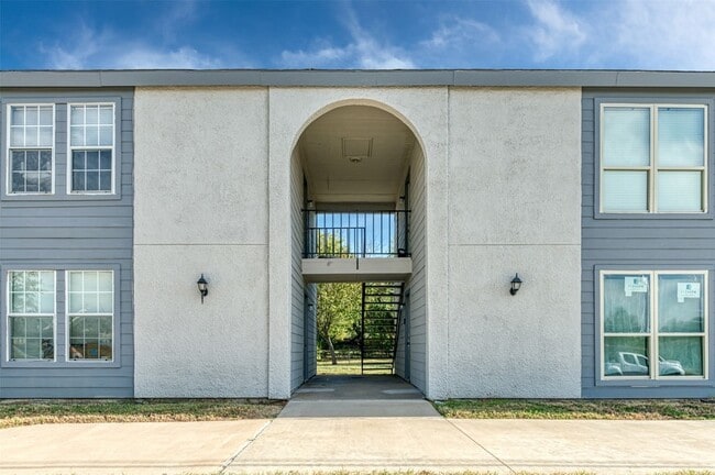 Building Photo - 3100 5th St Unit 102