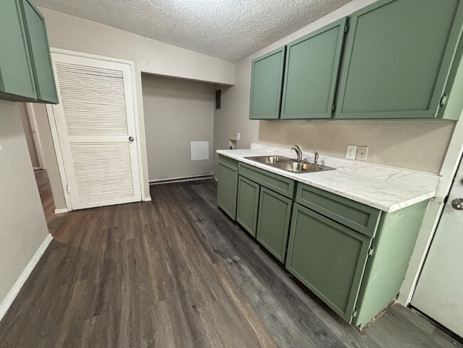 Photo - 1906 E Baylor St