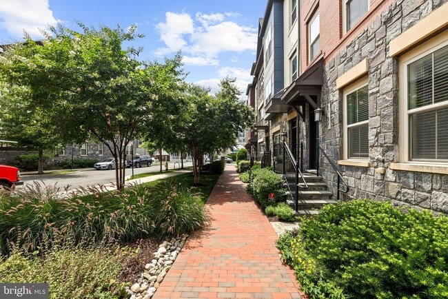 Photo - 1737 13th St S