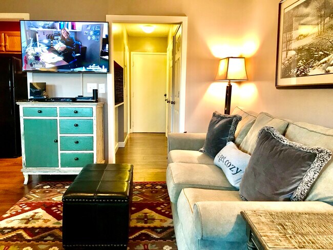 Photo - 301 Pinnacle Inn Rd