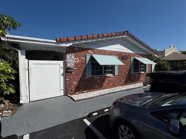 Building Photo - 4336 N Ocean Dr Unit 2